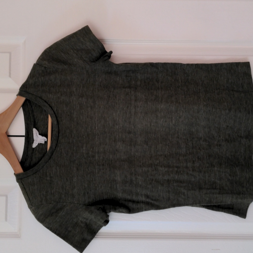 Like new forever 21‎ medium army green short sleeve t-shirt